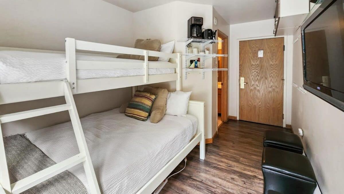 Cozy Studio With Shared Pool -3 Min To Ski Lift Breckenridge Exterior photo